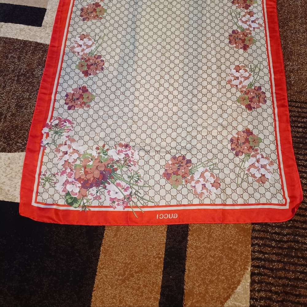 Gucci GG Blooms Silk Scarf Beige & Red